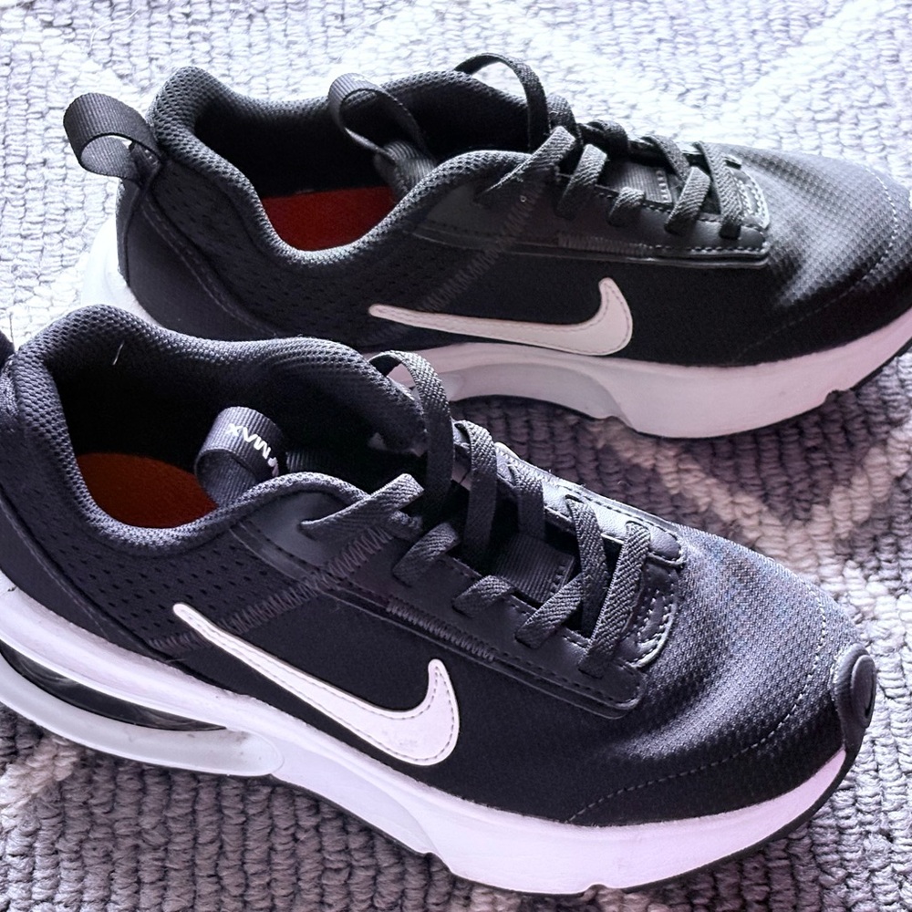 Nike Air Max INTRLK Lite "Black/White/Wolf Grey" Boy’s Shoe Size 2Y